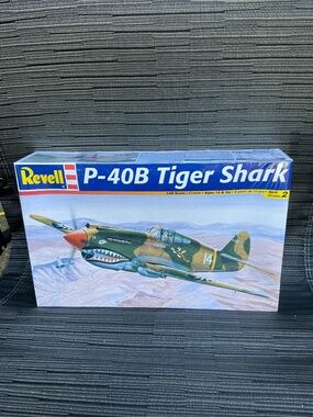 Revell P-40B Tiger Shark 1:48 Scale Model Kit New Sealed Factory Original
